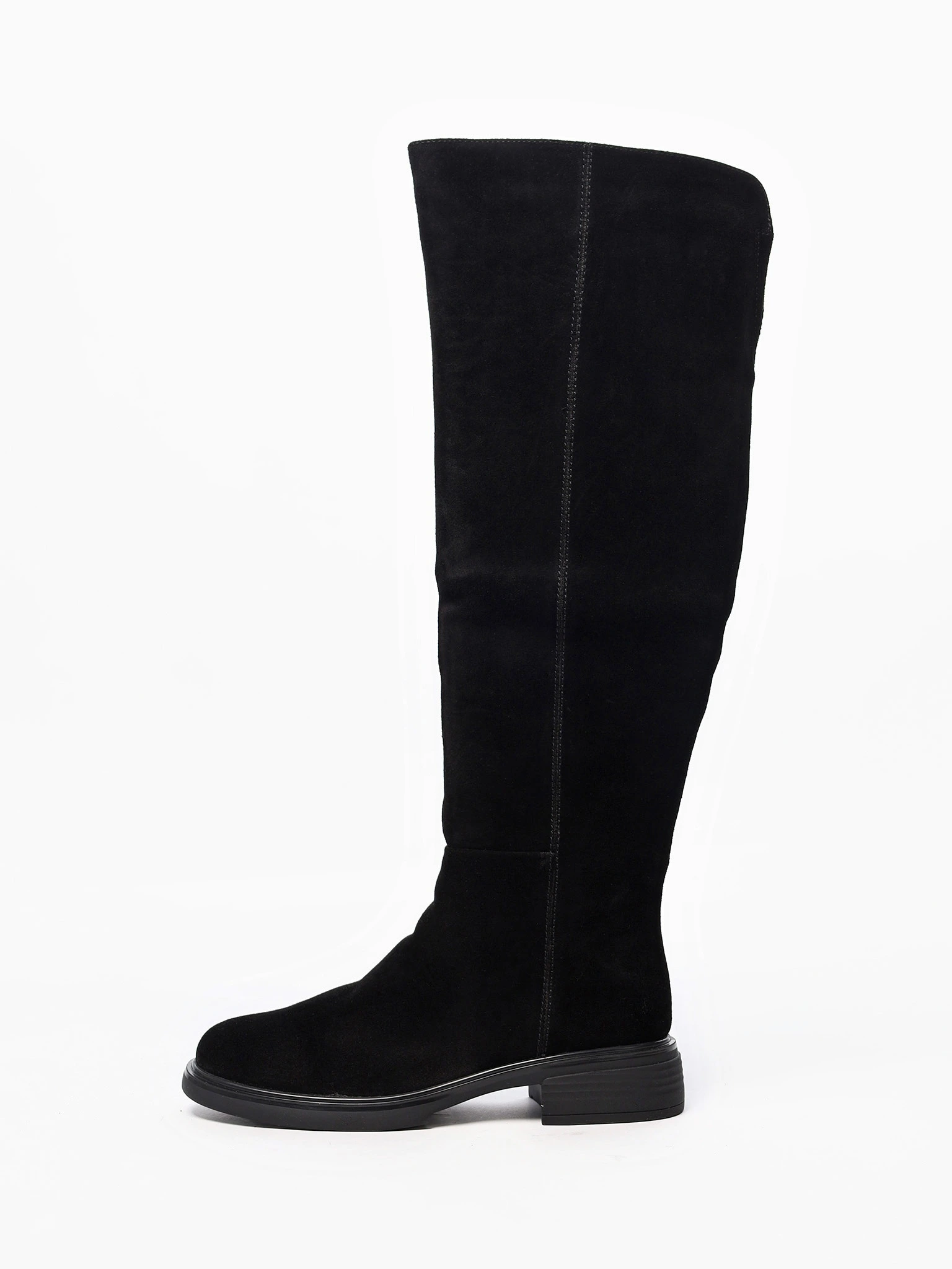 Сапоги черного цвета из натуральной замши на среднем широком каблуке